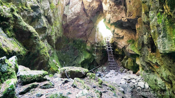 Кашкулакская пещера (в обиходе — Пещера Чёрного дьявола или Пещера Белого шамана) — 3